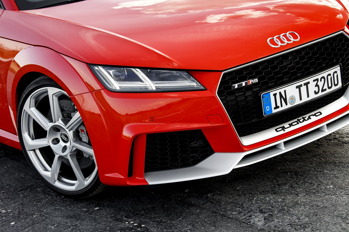 42_Audi_TT_RS_Coupe_2016.jpg