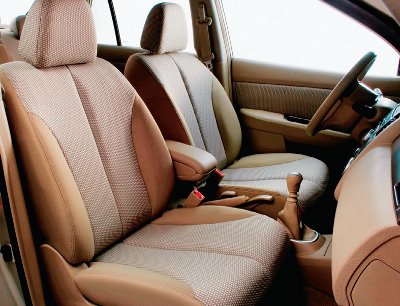 Nissan_Tiida_402