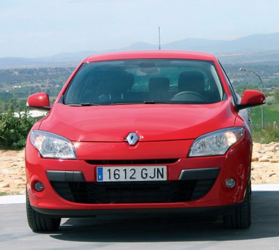 RENAULT MEGANE 1.6 5P FRENTE A RENAULT MEGANE 1.5 DCI COUPÉ