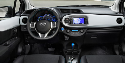 2012_07_Toyota_Yaris_02