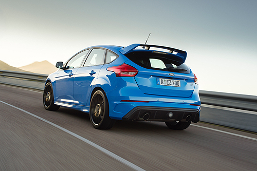 01 Ford Focus RS 2016 trasera 04 500