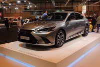 foto: Madrid_Auto_2018_Lexus_ES_300h.JPG