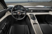 foto: Porsche Taycan Mission E ext. 11 interior salpicadero.jpg
