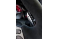 foto: 17 Nissan_GT_R_NISMO_2017_interior_volante_leva.jpg
