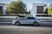 foto: Toyota Corolla Sedan 1.8 hybrid 2019_06.JPG