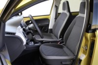 foto: Volkswagen e-up! 2020 asientos delanteros.jpg