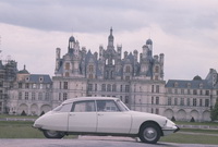 foto: Citroen DS 65 anos-DS 19 delante del Castillo de Chambord.jpg