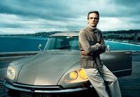 foto: Citroen DS 65 anos-Jeremy Irons.jpg