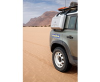 foto: Land Rover Defender con neumaticos Goodyear_10.jpg