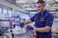 foto: BMW iX5 Hyrodrogen sus celdas de combustible ya se fabrican en Munich_02.jpg