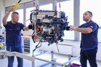 foto: BMW iX5 Hyrodrogen sus celdas de combustible ya se fabrican en Munich_07.jpg