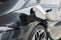 foto: Hyundai presenta un robot de carga para coches electricos_04.jpg