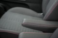 foto: Kia Venga 2015- apoyabrazos delanteros [1280x768].jpg