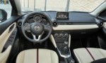 foto: Mazda2 2015 salpicadero [1280x768].jpg