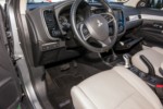 foto: Mitsubishi Outlander PHEV 2014 interior salpicadero [1280x768].JPG