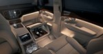 foto: Volvo_XC90_Excellence_Lounge_Console apoyapies delantero caja zapatero [1280x768].jpg
