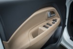 foto: Kia Rio restyling 2015 int. puerta [1280x768].jpg
