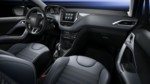 foto: Peugeot 208 2015 personalizacion interior costuras y tiradores puertas 2 [1280x768].jpg