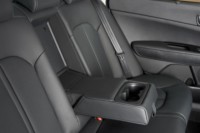 foto: 21 Kia Optima 1.7 CRDi 2016 interior asientos traseros apoyabrazos.jpg