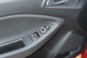 foto: 24 Hyundai i20 Coupe 1.4 CRDi 90 CV interior puerta.JPG