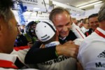 foto: 05 Porsche 919 Hybrid n2,  Porsche Team - Romain Dumas con Oliver Blume Chairman of the Executive Board of Porsche AG.jpg