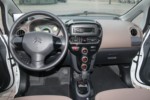 foto: 08 Citroën C-Zero 2010 interior salpicadero.JPG