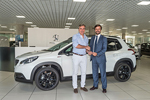 foto: Carlos Sainz ya conduce su Peugeot 2008 GT Line 2 400.jpg