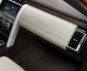 foto: lrnewdiscoveryinteriorglovebox28091603.jpg