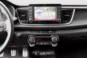 foto: 32 Kia-Rio_2017 interior salpicadero pantalla.jpg