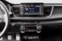 foto: 33 Kia-Rio_2017 interior salpicadero pantalla.jpg