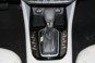 foto: 26 Hyundai Ioniq hibrido interior consola central palanca.JPG