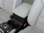 foto: 28 Mazda CX-5 2017 interior consola central apoyabrazos.jpg