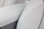 foto: 29 Kia Optima Plug-in Hybrid PHEV 2016 interior asientos delanteros perforados.jpg