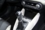 foto: 33 Nissan_Micra_2016 interior salpicadero consola palanca.JPG