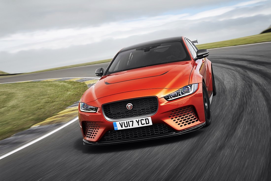 foto: 02 Jaguar XE SV Project 8.jpg