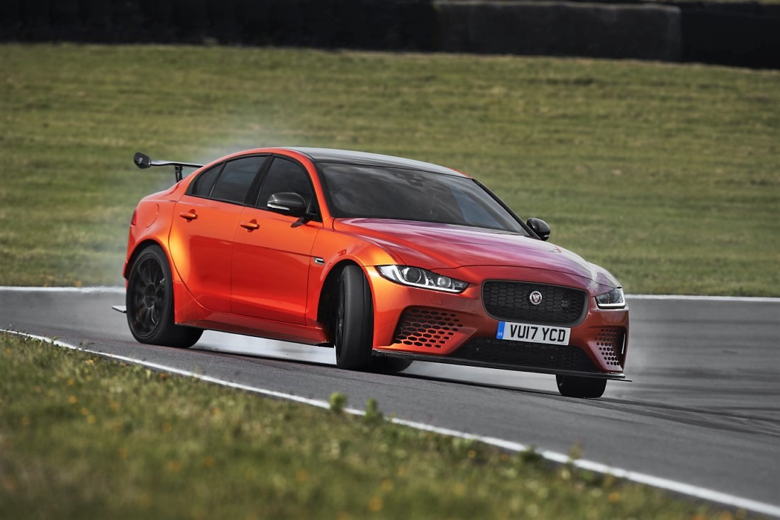 foto: 05 Jaguar XE SV Project 8.jpg