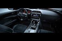 foto: 13 Jaguar XE SV Project 8 interior salpicadero.jpg