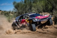 foto: 03e Campeones Carlos Sainz Lucas Cruz Peugeot 3008 DKR Maxi - Dakar 2018.jpg