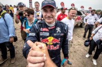 foto: 03j Campeones Carlos Sainz Lucas Cruz Peugeot 3008 DKR Maxi - Dakar 2018.jpg
