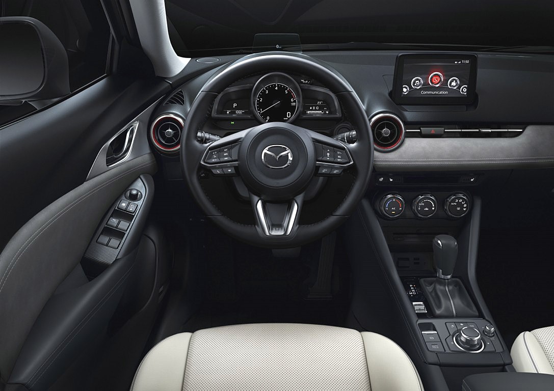 foto: 08 Mazda_CX-3_2018_restyling_interior.jpg