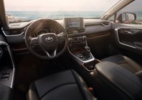 foto: 16 Toyota Rav4 2019 USA interior salpicadero.jpg