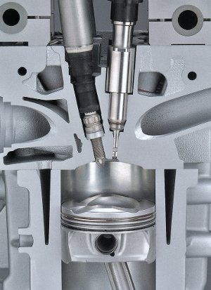 La_inyeccion_directa_en_los_motores_de_gasolina_situa_a_menudo_a_bujia_e_inyector_compartiendo_el_minimo_espacio_central_del_techo_de_la_camara_de_combustion_(BMW) La_inyeccion_directa_en_los_motores_de_gasolina_situa_a_menudo_a_bujia_e_inyector_compartiendo_el_minimo_espacio_central_del_techo_de_la_camara_de_combustion_(BMW)