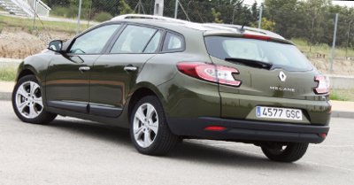 2011_Renault_Megane_Sport_Tourer_2.0TCE_412