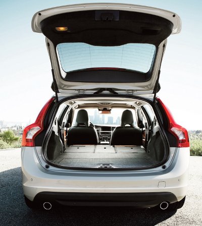 2011_Volvo_V60_404