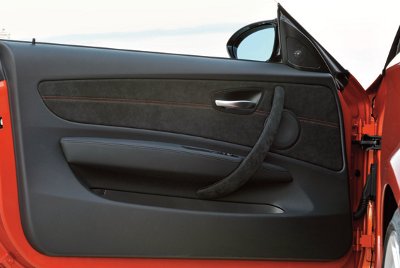 2011_BMW_Serie_1_M_Coupé_403