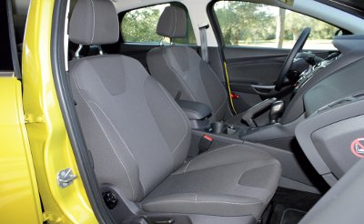2011_Ford_Focus_401