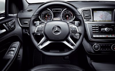 2012_Mercedes_ML_63_AMG_401