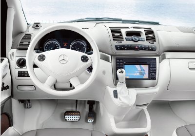 2012_Mercedes_Viano_Pearl_401