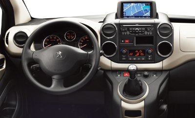 2012_Peugeot_Partner_Tepee_401