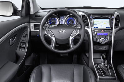 Hyundai i30 5p 2015 int. salpicadero (400)